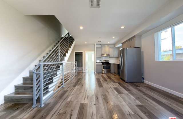 5651 1/2 Willowcrest Ave