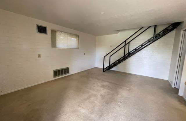 1214 South Farmer Avenue