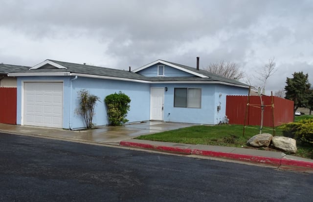 1101 Miller Ln - 1101 Miller Lane, Tehachapi, CA 93561