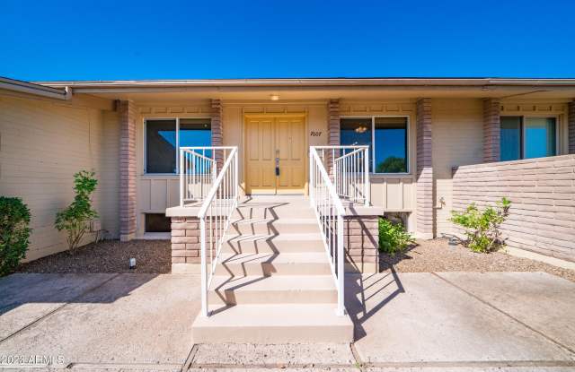 7607 E MINNEZONA Avenue