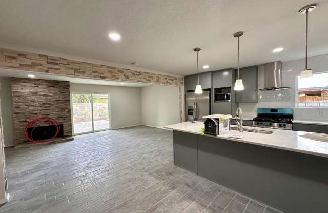 1540 Country Club Circle