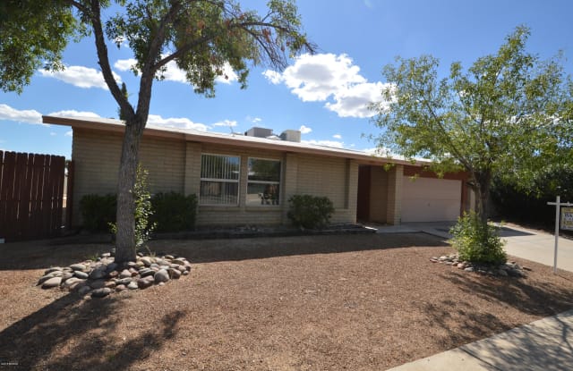 3381 W Blacksill Drive - 3381 Blacksill Drive, Casas Adobes, AZ 85741