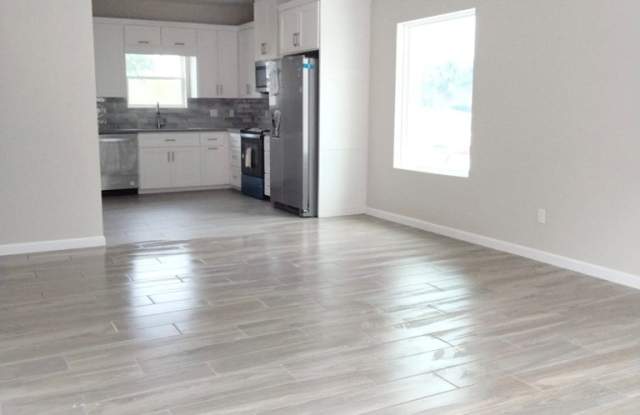 916 Santa Isabel Blvd.