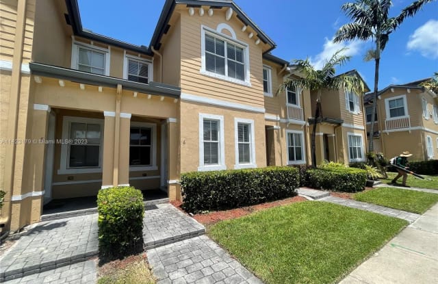 2929 SE 2nd St - 2929 Southeast 2nd Street, Homestead, FL 33033