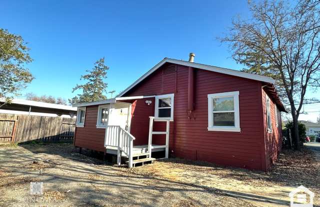 Photo of Charming Cottage, Close to Downtown/Plaza!