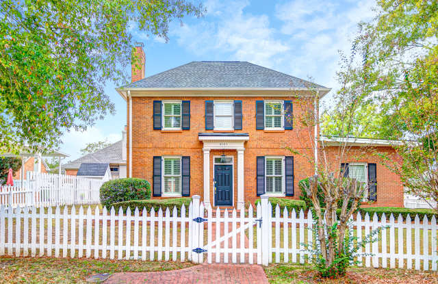 Photo of 8141 Oak Alley