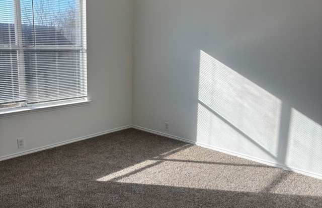 3/2/2 Near Sherman High School!