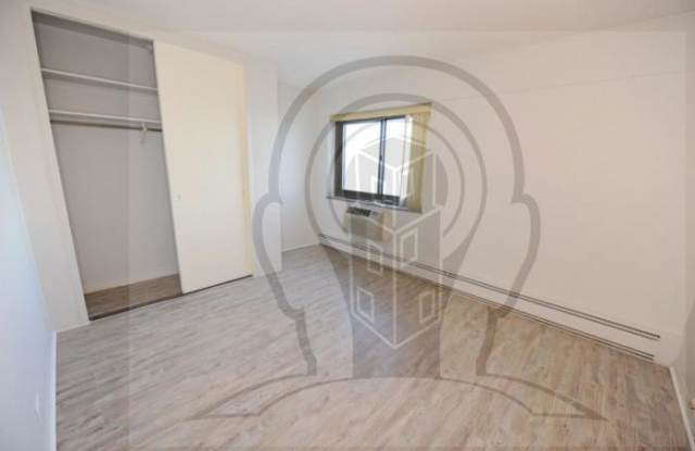 7337 S SOUTH SHORE DR