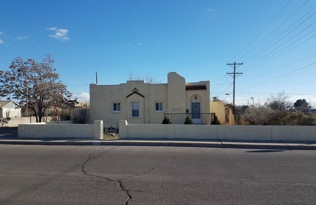 1004 E Hadley Ave - 1004 East Hadley Avenue, Las Cruces, NM 88001