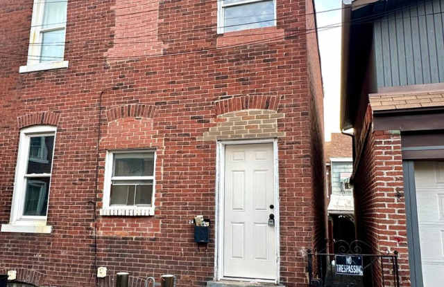 Updated 2 Bed, 1 Bath Home - Convenient Location, Walkable Neighborhood - Available 3/15!