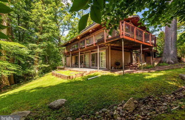 6620 FERNWOOD COURT