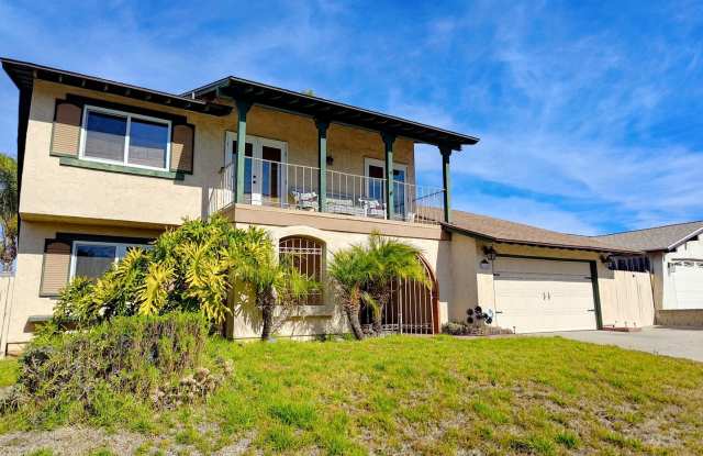 Large 4 Bedroom 3 Bath with Upper Floor Balcony and Backyard in San Marcos!