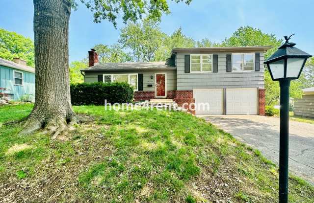 Three Bedroom Home in Overland Park w/ Wood Floors, Finished Basement, and a Fenced Yard!