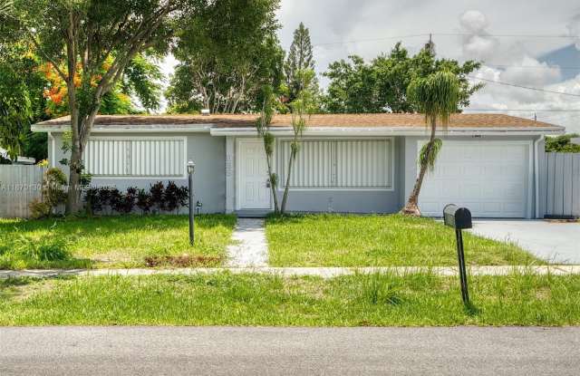 Photo of 658 SW 1st Ct