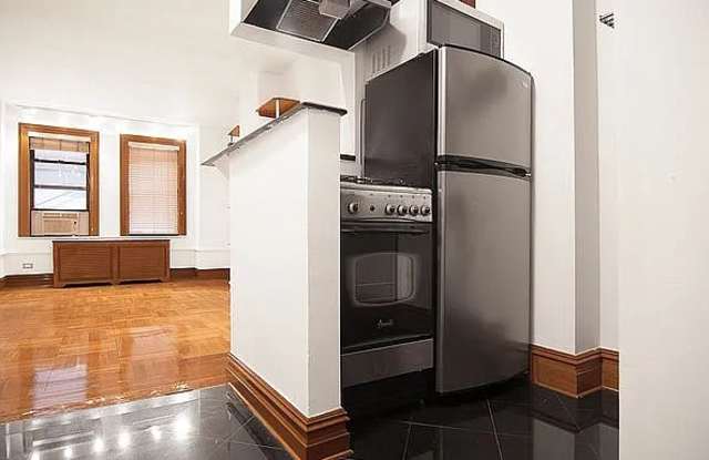 150 W 58th St Apt 4A