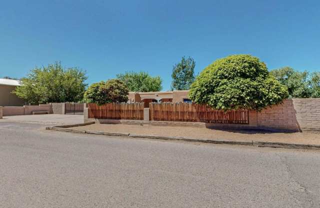 501 Calle De La Angel