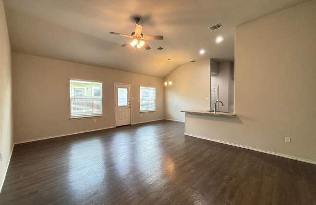 Luxury Duplex 3/2 in Seguin
