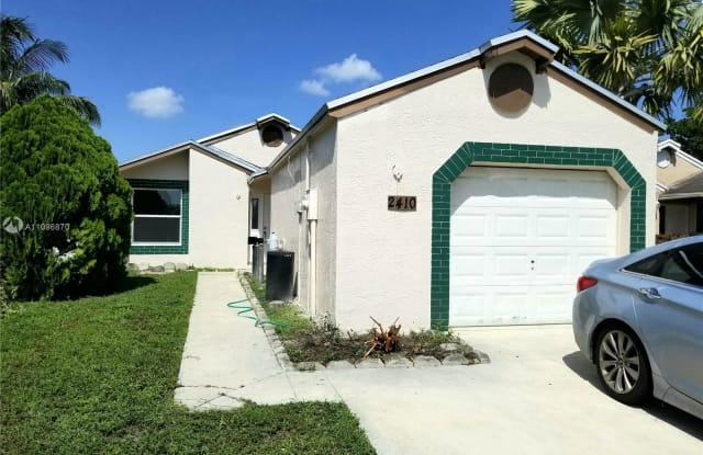 2410 SW 84th Ter - 2410 Southwest 84th Terrace, Miramar, FL 33025