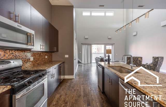 1008 W Lake St