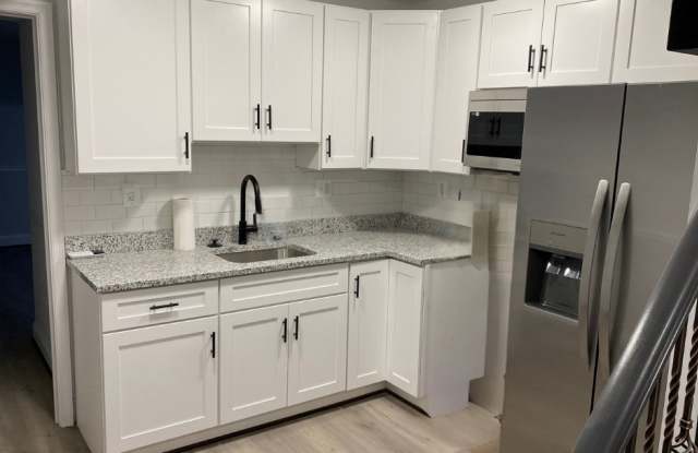 1025 North Carey Street - 7 AVAILABLE W/BATH $750