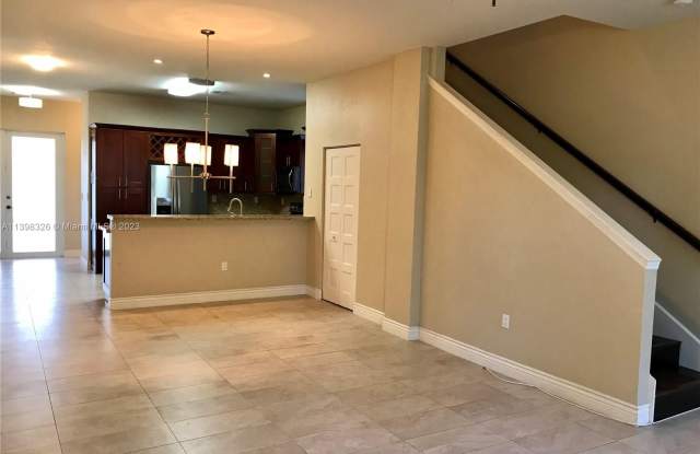 1112 NE 1st Ave