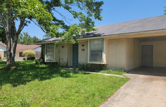 921 NORTH LAKEWOOD - 921 North Lakewood Drive, Shreveport, LA 71107