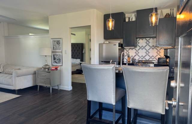 Adorable Garage Apartment Living in the Riverside Community