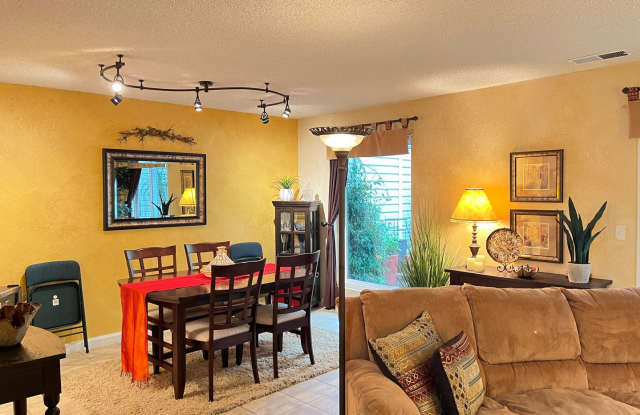 Very Nice Condo! 3 Miles to Cal Poly Groups Welcome Available June