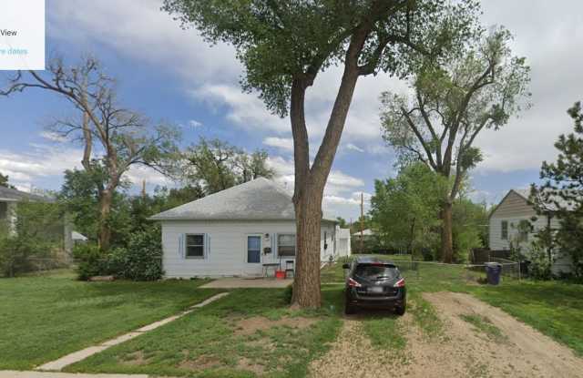Photo of NICE THREE BEDROOM HOME ON NEARLY 1/3 ACRE FENCED YARD IN DENVER! AVAIL. DEC. 1st!