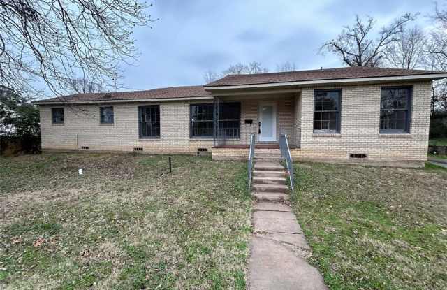 404 N Henderson Boulevard
