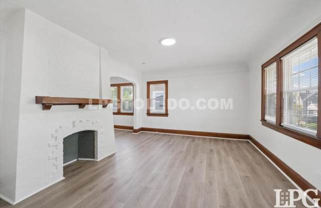 4119 Kingsbury Ave Upper