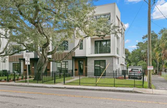 Photo of 2209 N BOULEVARD 1