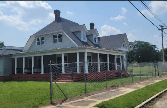 Photo of 502 S School St