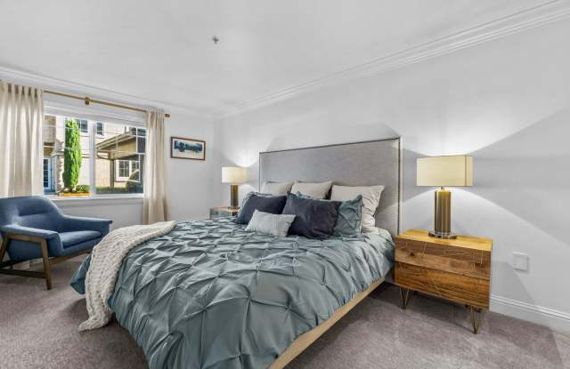 VILLAGGIO ON YARROW BAY