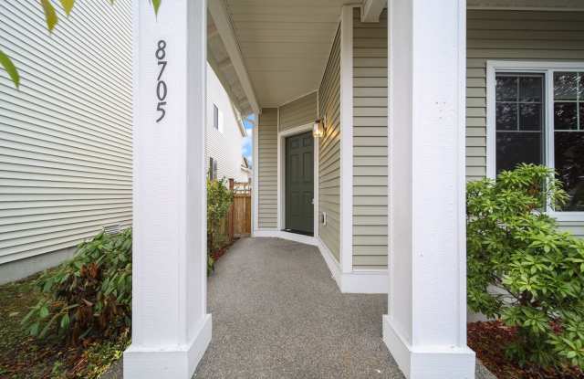 3 bedroom 2.5 baths - Easy JBLM commute! - North Thurtson School District.