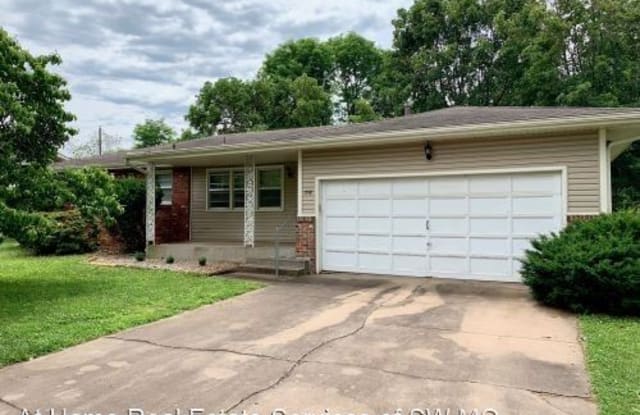 1318 E Rosebrier - 1318 East Rosebrier Street, Springfield, MO 65804