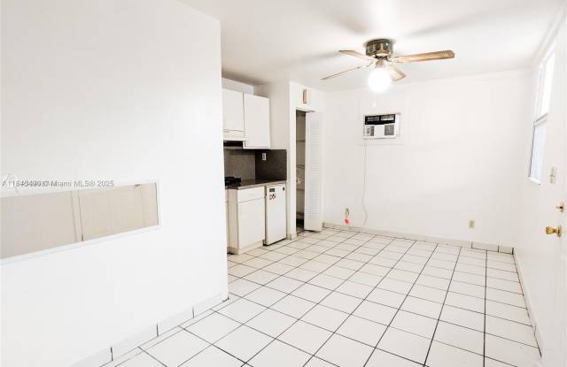 Photo of 2433 SW 11th St