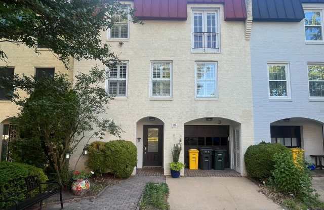 315 N MAPLE Avenue