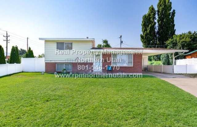 4 Bedroom 1.5 Bath Riverdale Home Available!