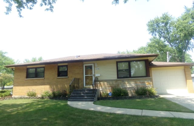 1716 W Grove Street - 1716 West Grove Street, Arlington Heights, IL 60005