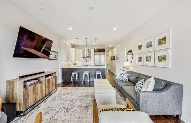 1057 N Winchester Avenue