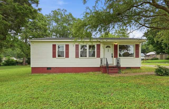 Quaint 3 bed 1 bath home in charming Decatur!