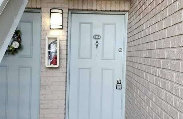 7210 N MANHATTAN AVENUE