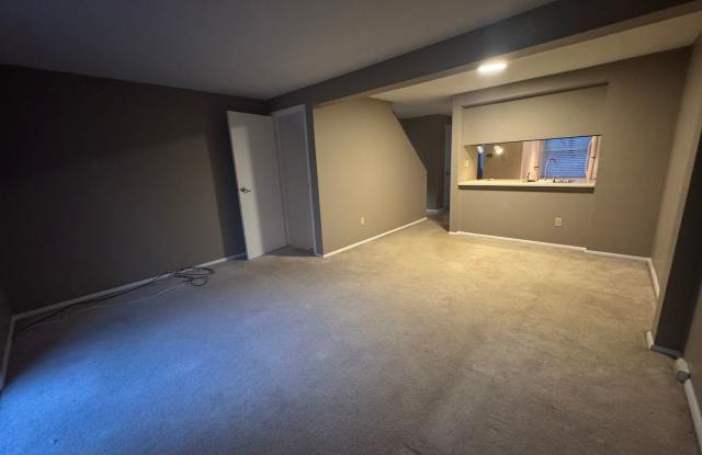 Available NOW!! 2 Beds 1.5 Bath Townhome