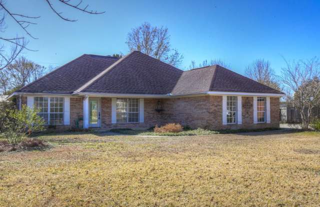 3-Bedroom Home with Covered Back Porch in Hawthorn Glenn!