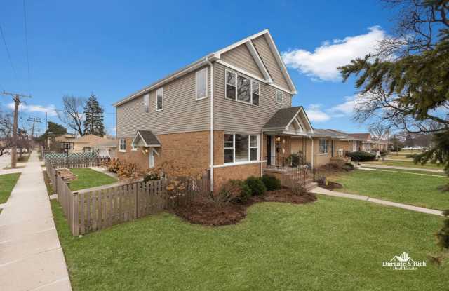 Photo of Stunning 4 Bedroom, 3.5 Bath Executive Rental