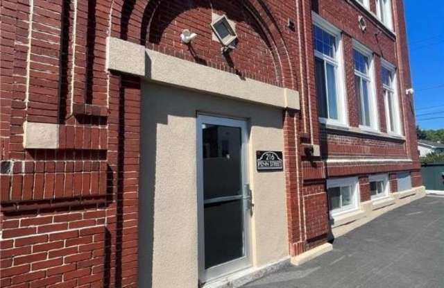 216 Penn Street unit: #6