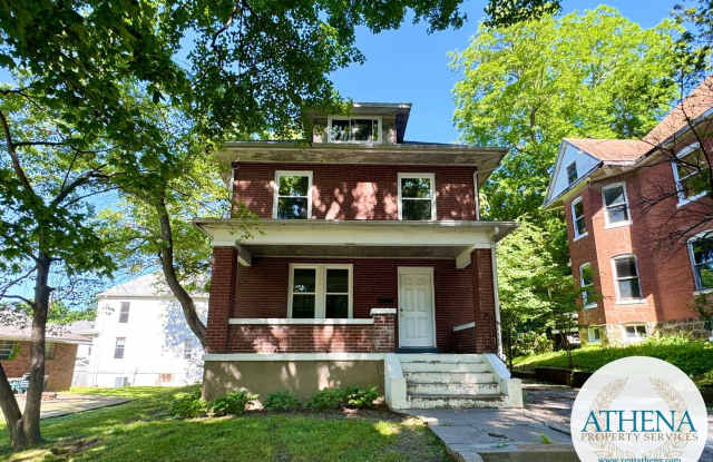 5 Bedroom / 3 Bath House - NEAR SEMO's CAMPUS & INTERNET INCLUDED