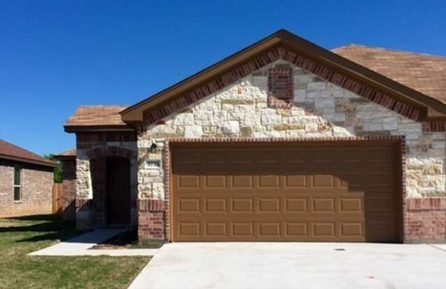 3 Bedroom Luxury Duplex located in Waco, Texas!