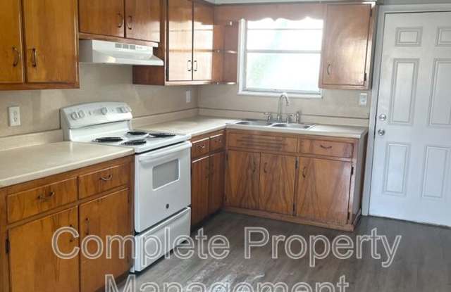 1108 Hall Street - 2